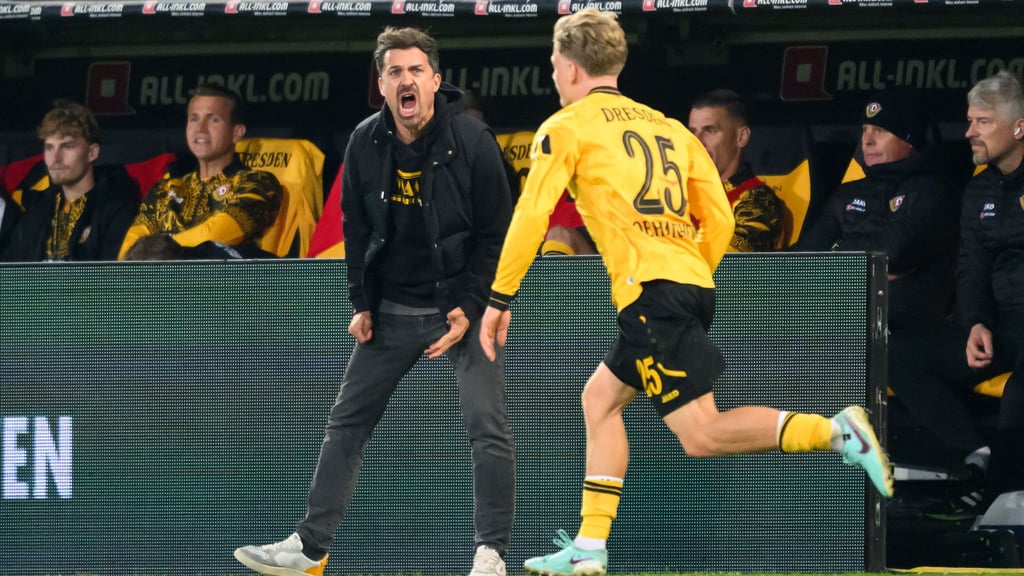 Im Testspiel gegen Drittligist Energie Cottbus traf Dresdens Jonas Oehmichen (r) zur Führung. (Archivbild)