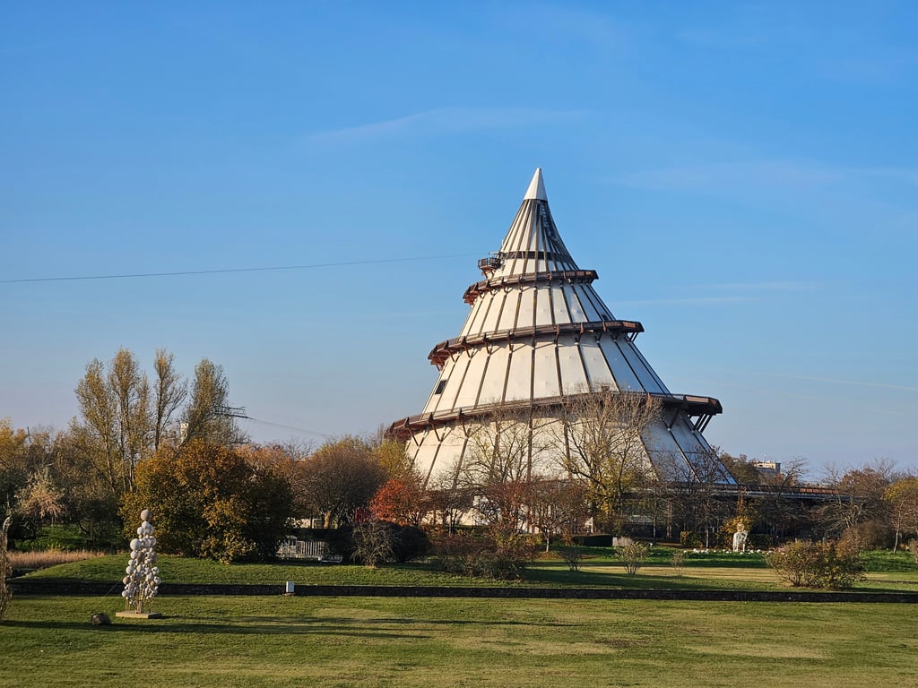 Elbauenpark Magdeburg: Blick auf den Jahrtausendturm.