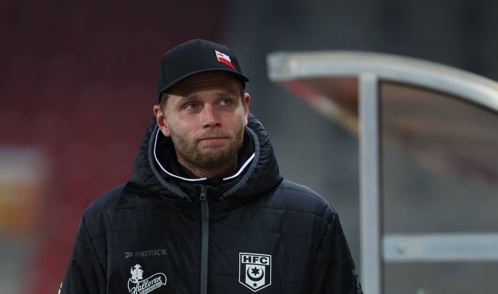 Wie geht es mit Robert Schröder beim Halleschen FC weiter? Nach gutem Saisonstart gab es zuletzt nur sechs Punkte aus 9 Spielen. Nun hat der Verein eine Entscheidung getroffen. 