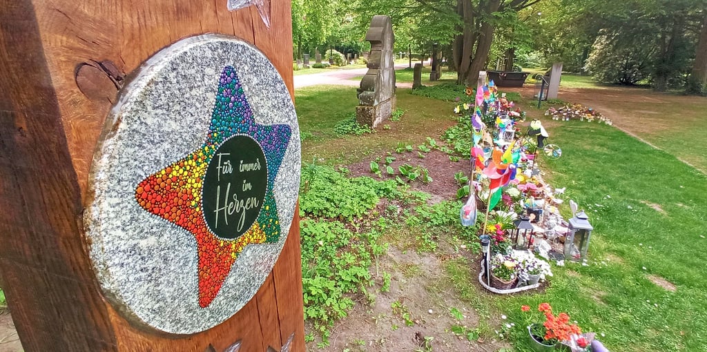 Ein Grabmal für Sternenkinder.