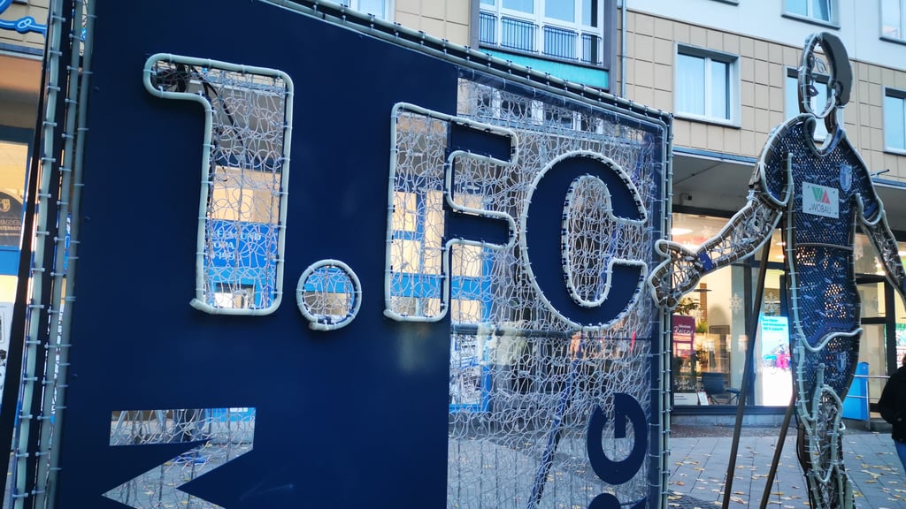 Die Lichterwelt hat seit 12. November 2025 ein neues Highlight: einen Fußballer mit funkelndem FCM-Wappen. Garantiert der nächste Selfie-Hotspot für Sportfans.