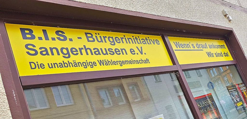 „Wenn’s drauf ankommt. Wir sind da!“ So wirbt die BIS an ihrem Büro in Sangerhausen. Die Initiative entstand nach der Wende aus dem Neuen Forum. Ernst genommen von der Bundespolitik fühlen sich deren Mitglieder aber nicht. 