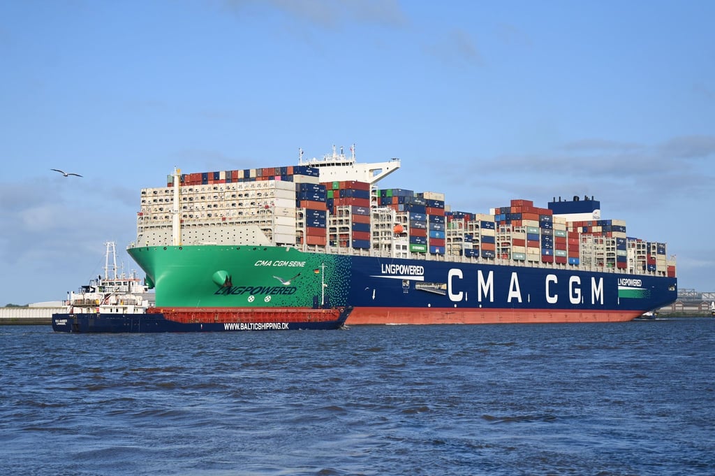 Die französische Reederei CMA CGM will künftig nicht nur mit ihren Schiffen in Hamburg präsent sein.