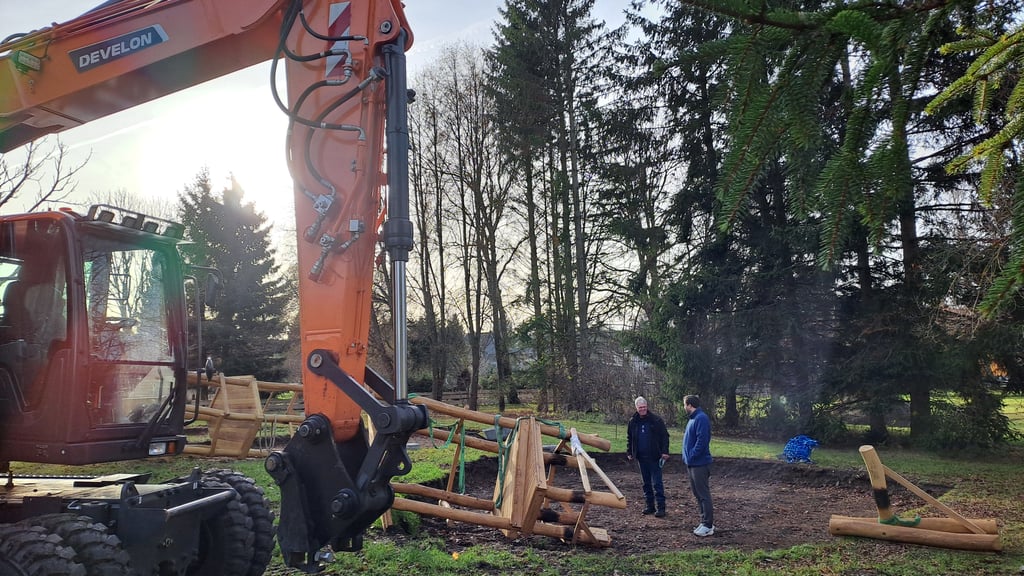 Im Kurpark Hasselfelde wird zurzeit ein neuer Spielplatz gebaut.