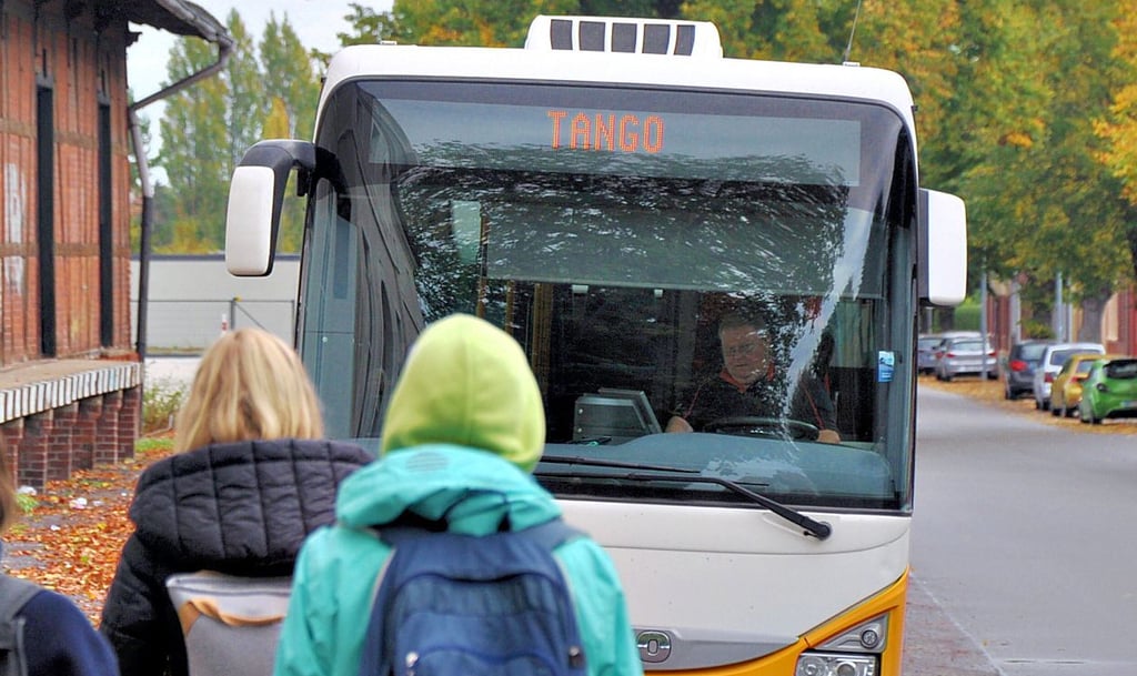 Die Tango-Busse sind zwischen Tangermünde und Tangerhütte unterwegs und bringen Fahrgäste an ihren gewünschten Zielort. 