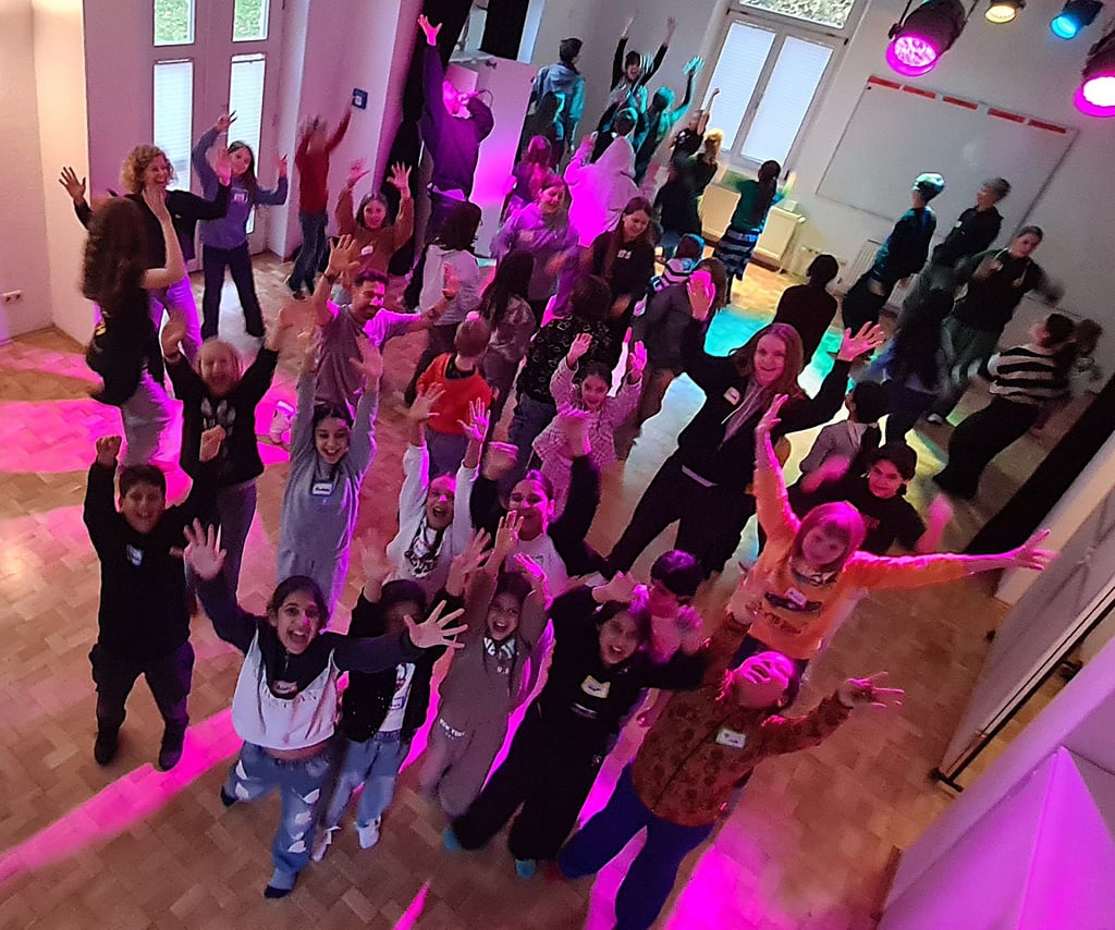 Warm-up in der „Villa Wertvoll“ in Magdeburg bevor es in die einzelnen Projektgruppen geht.