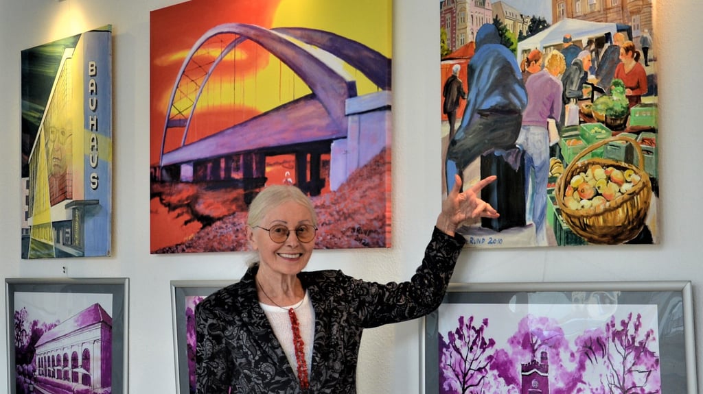 Die passionierte Malerin Hilde Rund stellt derzeit ausgewählte Werke im Zerbster Kunstfenster aus.