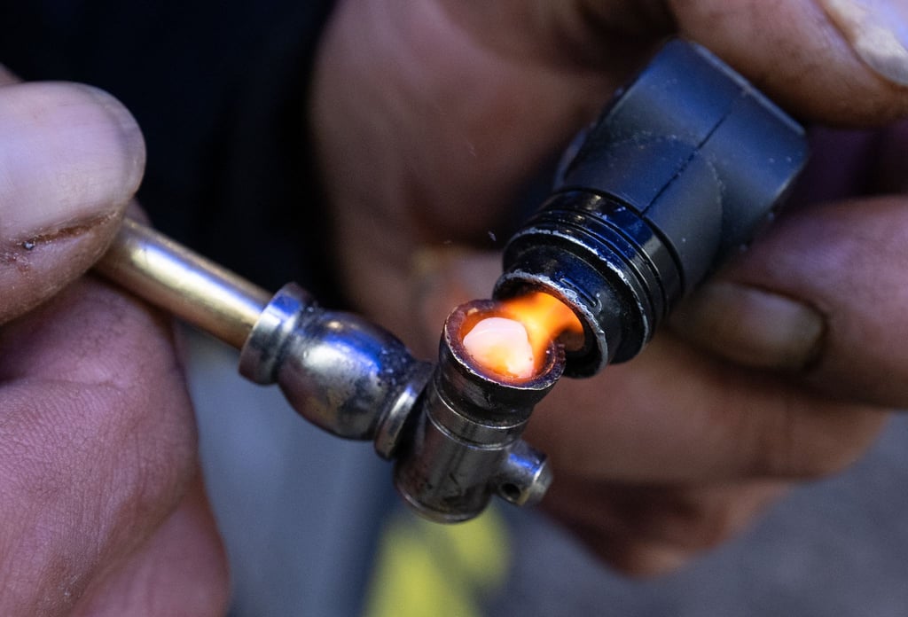 Meistens wird Crack in einer Pfeife geraucht, in seltenen Fällen wird es gespritzt. (Archivbild)