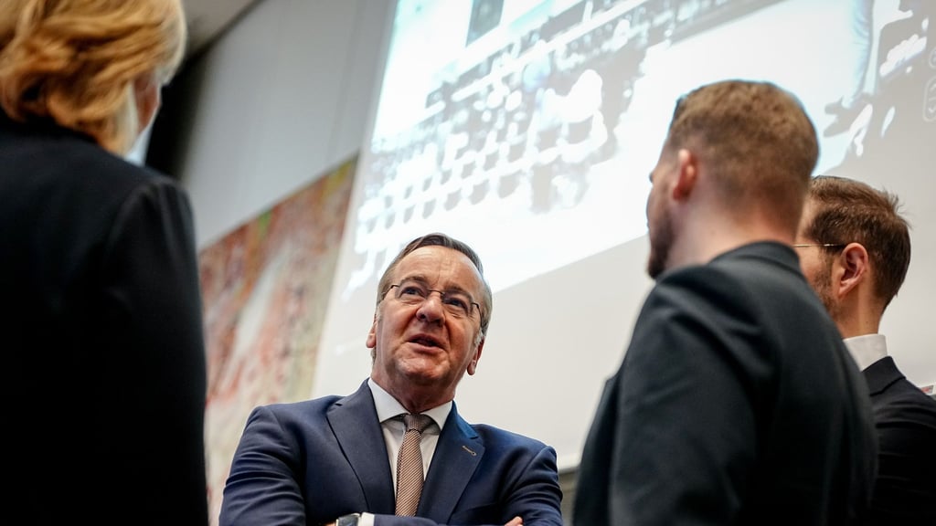 Aufatmen für den Verteidigungsminister: Die Einigung steht.