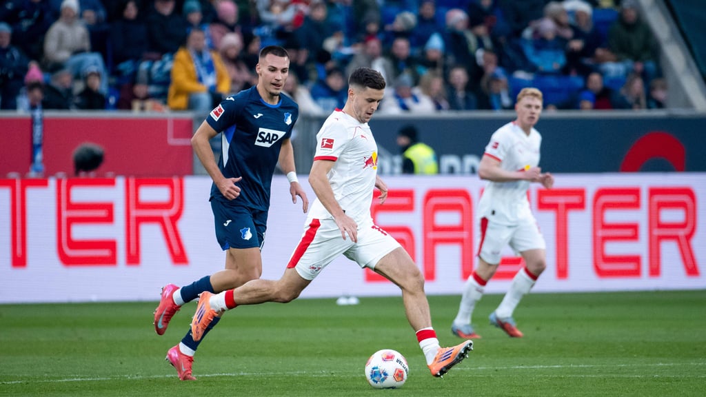 Christoph Baumgartner am Ball für RB Leipzig.