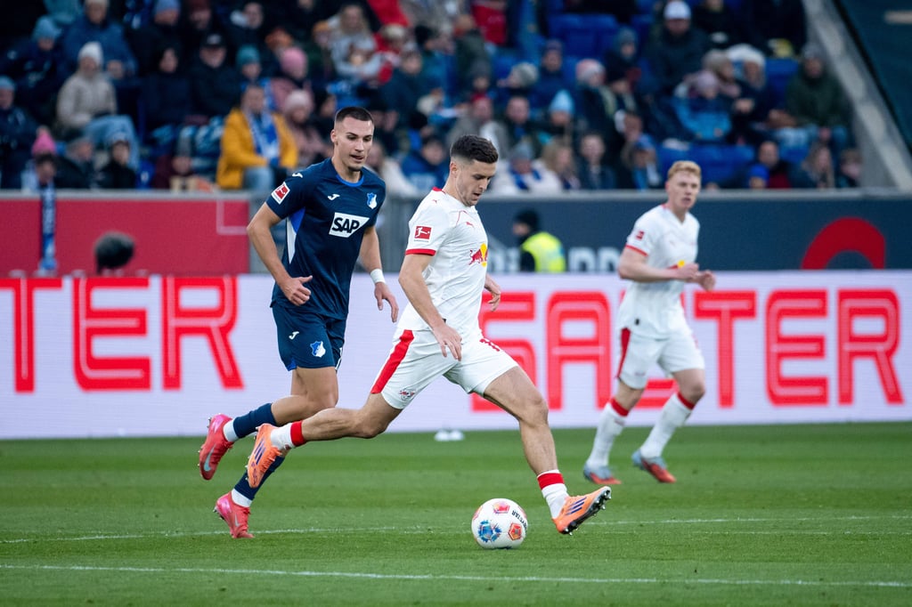 Christoph Baumgartner am Ball für RB Leipzig.