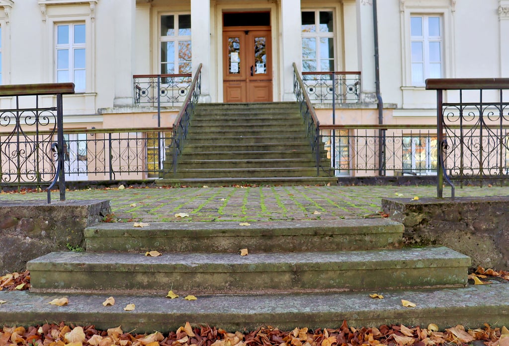 Schon die Treppe. die zum Schloss in Kunrau hinaufführt, ist für manche Besucher ein Problem.