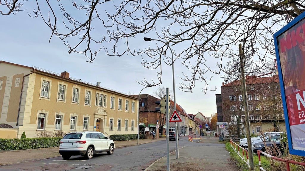 Im Bereich B100/Stadt Wien Richtung Innenstadt soll im ersten Quartal 2026 die grundhafte Sanierung des Bitterfelder Innenstadtrings beginnen. 