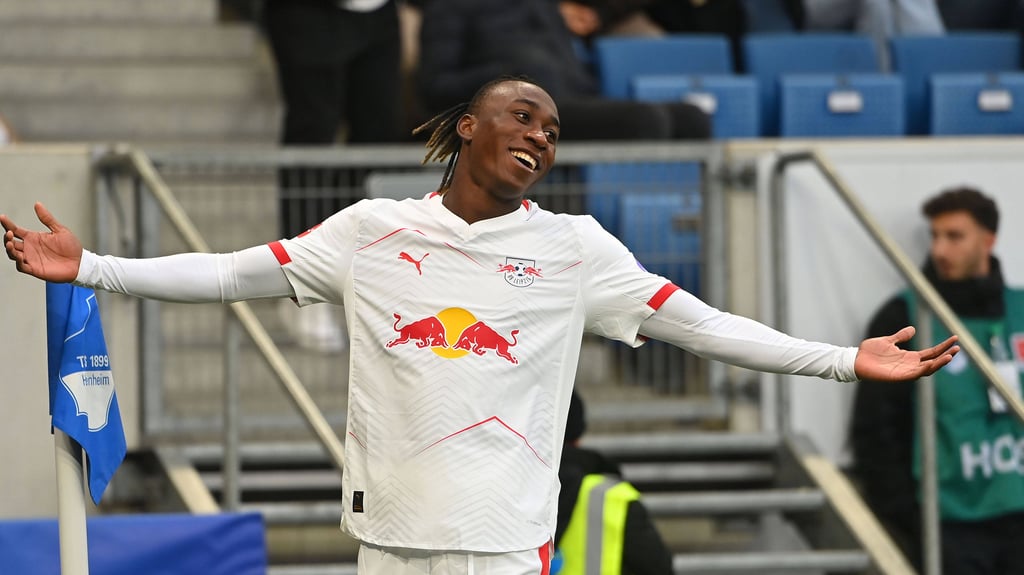 Yan Diomande jubelt über ein Tor.