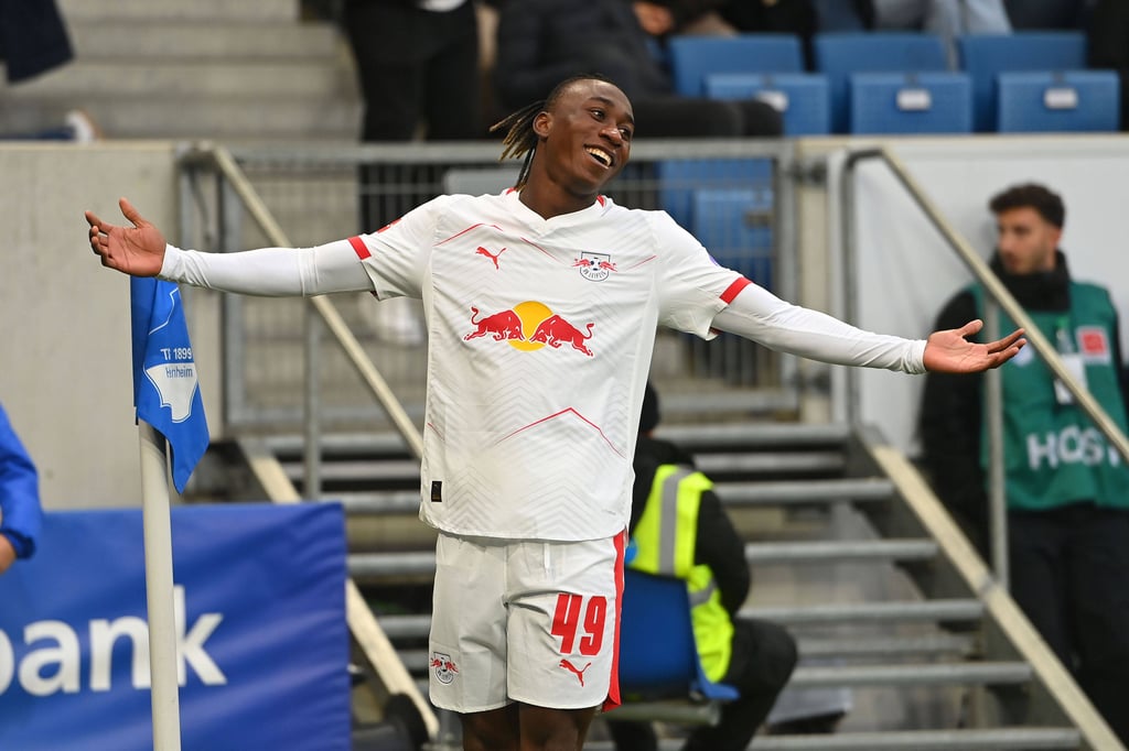 Yan Diomande jubelt über ein Tor.