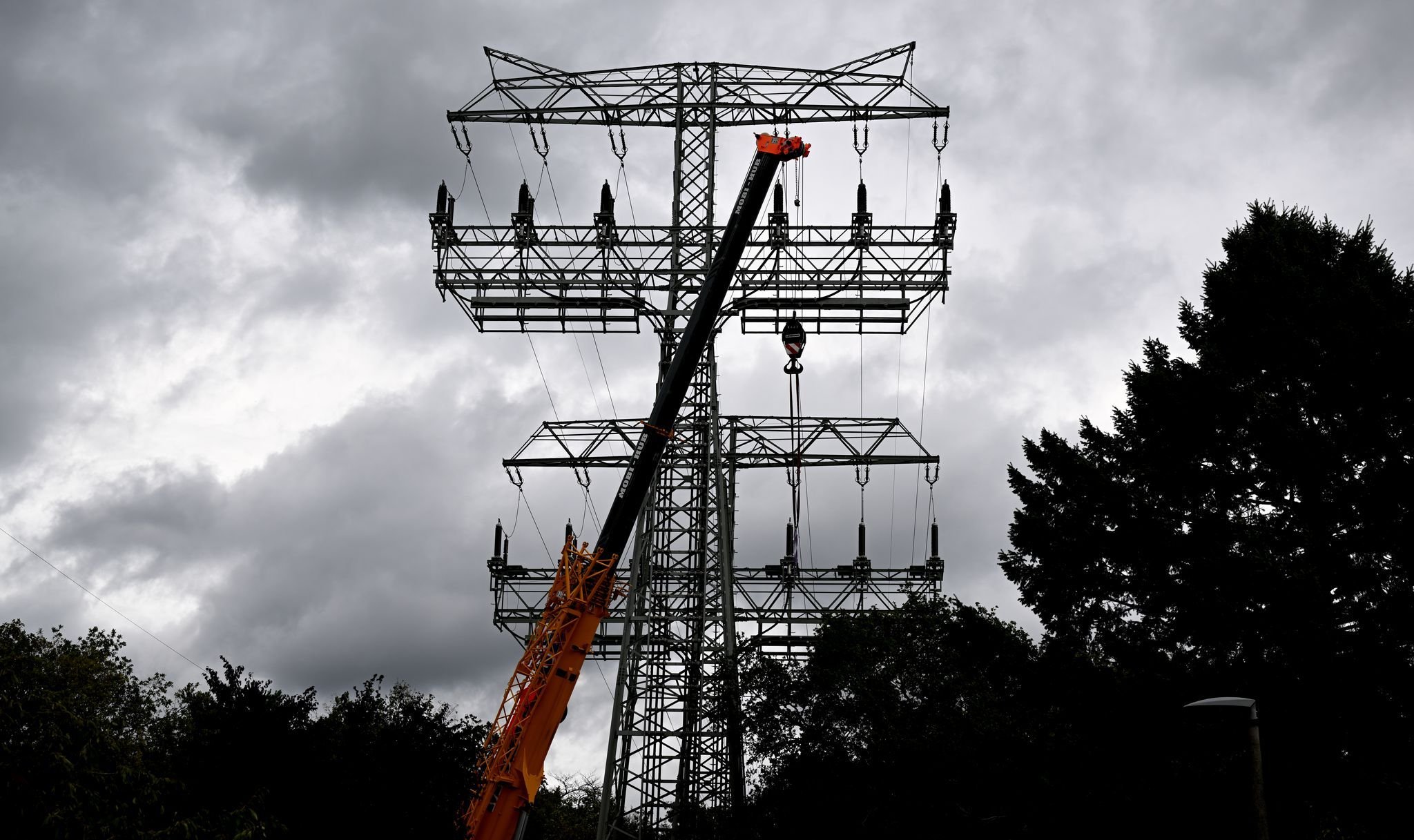 Anschlag und Stromausfall: Nach Brandanschlag auf Stromnetz dauern Reparaturen bis 2026