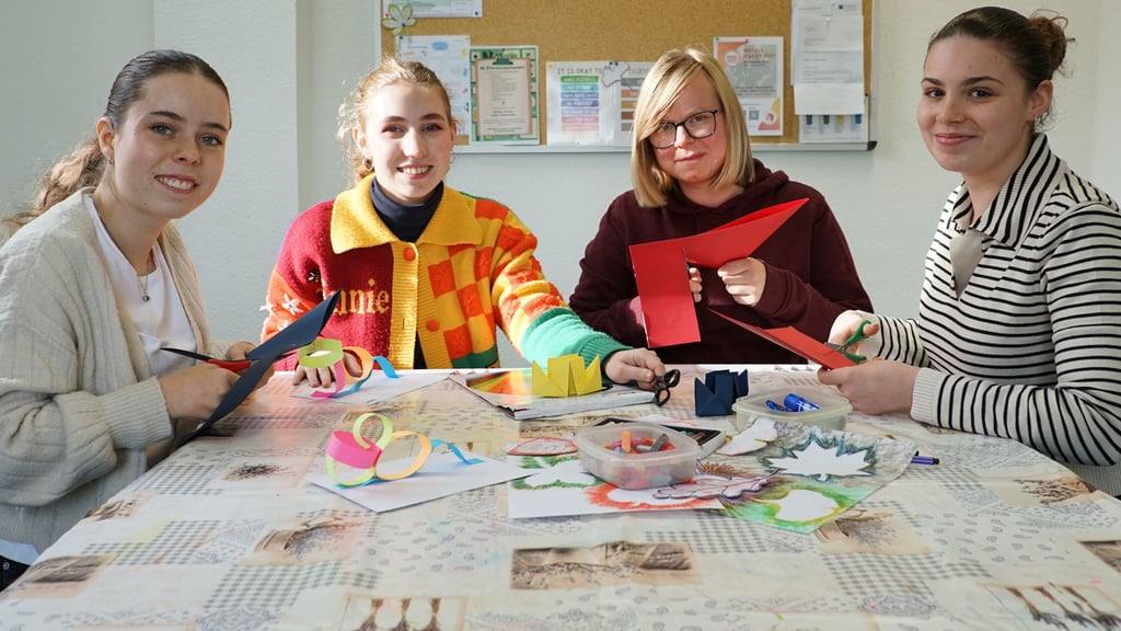 Lara Vatterrott (v.l.), Frida Pielgrzymowski, Cathy Brökemeier und Emy Wiehle absolvieren an der evangelischen Fachschule für soziale Berufe eine Ausbildung zur Erzieherin.