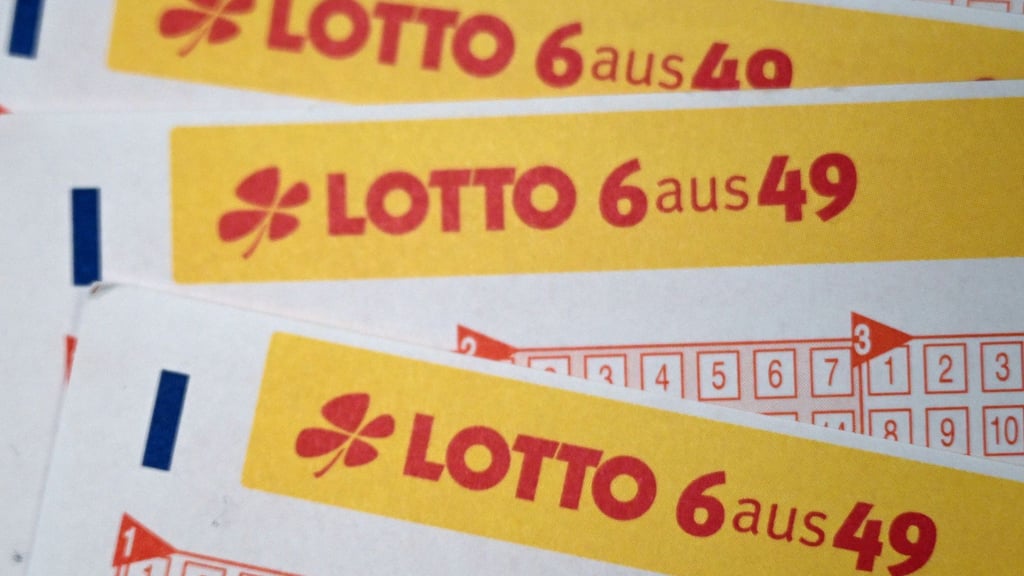 Auf einen Lotto-Spieler aus Niedersachsen wartet ein Millionengewinn. (Symbolbild)