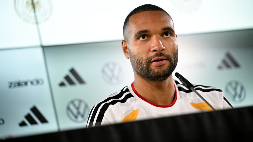 Jonathan Tah hat über besondere Herausforderungen für zwei junge Nationalteamkollegen gesprochen.