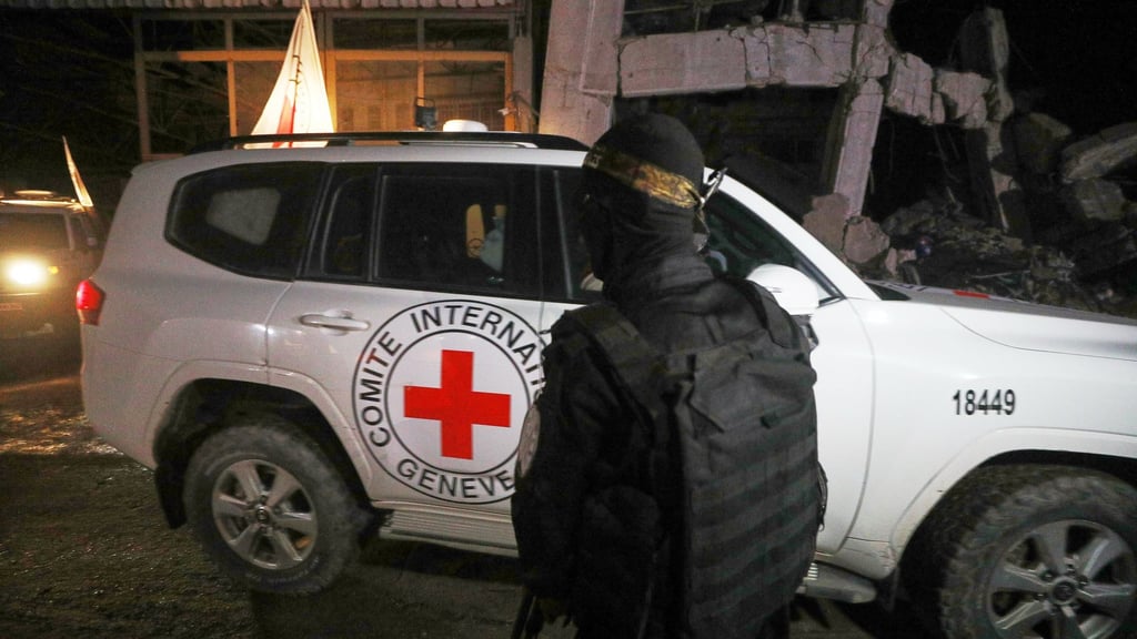 Die Hamas übergab im Gazastreifen einen Sarg an das Rote Kreuz, in dem sich die sterblichen Überreste einer Geisel befinden sollen. (Archivbild)