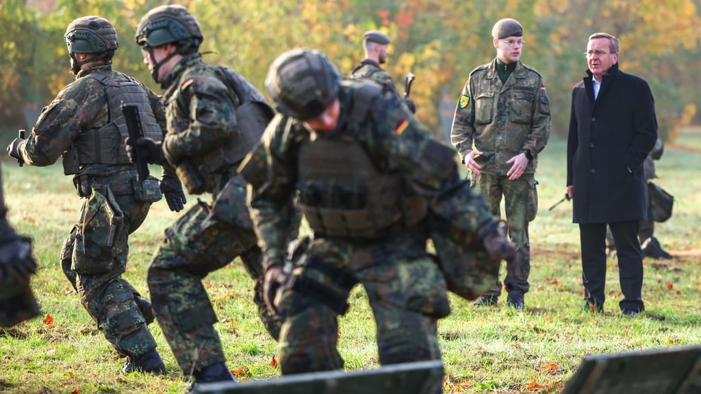Der Wehrdienst soll zunächst freiwillig bleiben. (Symbolbild)