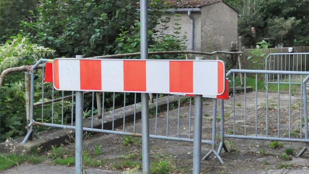 2004 war die Brücke in der Parchener Parkstraße für den Autoverkehr gesperrt worden. Seit 2014 ist sie auch für Radfahrer und Fußgänger tabu.  