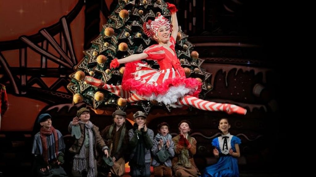 Szene aus „Der Nussknacker“ im Ballett Halle: Da bleiben die Münder vor lauter Staunen geöffnet.