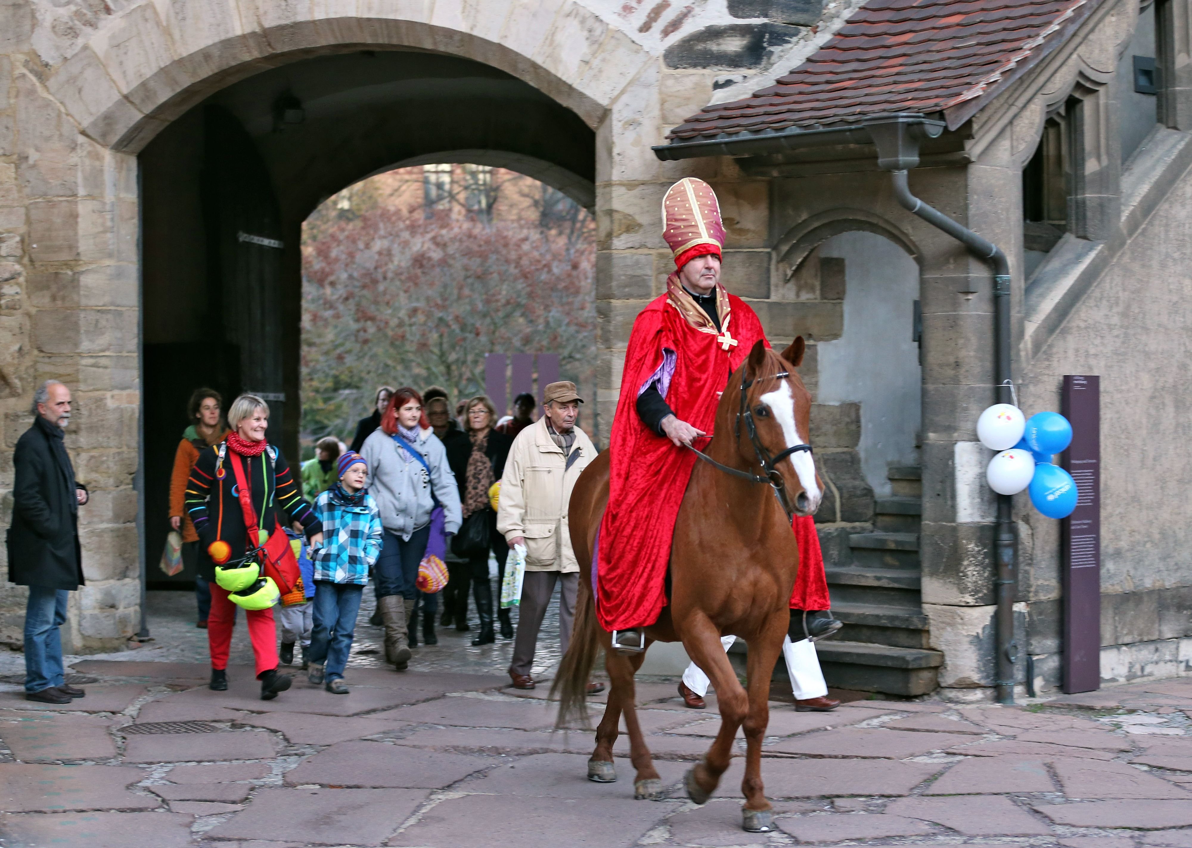 Brauchtum in der Börde: Fackel- und Lampionumzug für Heiligen Martin in Samswegen