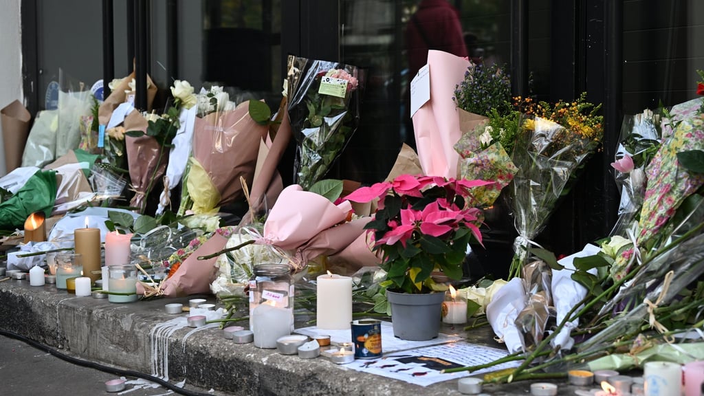 Mit zahlreichen Gedenkveranstaltung erinnert Frankreich an die Opfer der Terrorserie vor zehn Jahren.