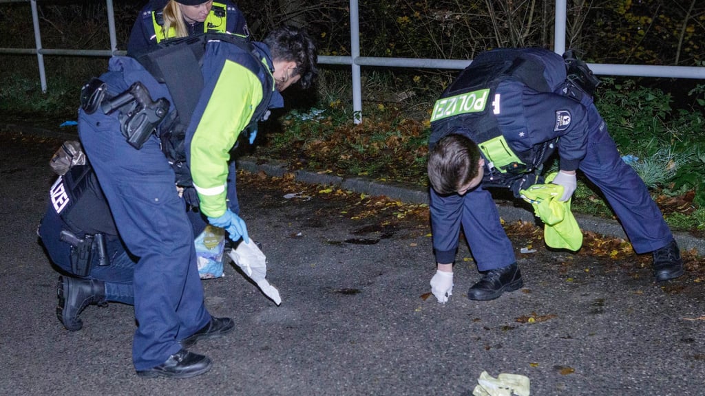 Die mutmaßlichen Täter flohen mit dem Auto des Mannes.