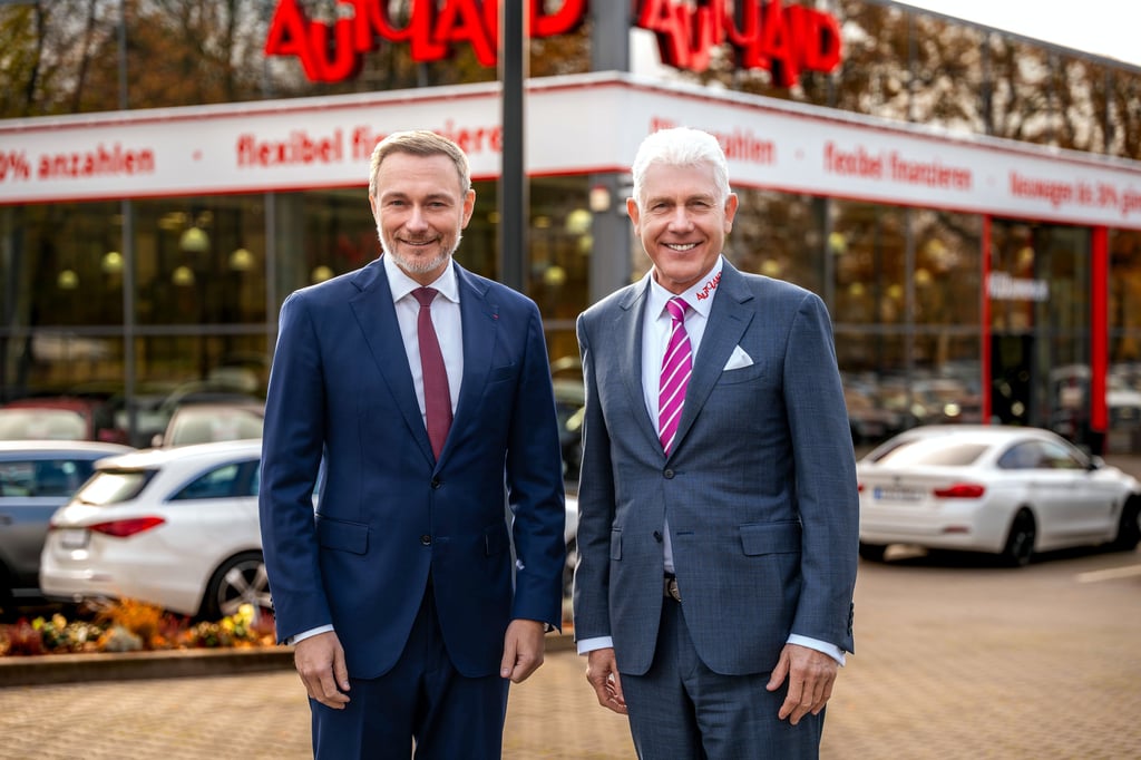 Christian Lindner (links) soll in die Fußstapfen von Autoland-Gründer Wilfried Wilhelm Anclam treten.