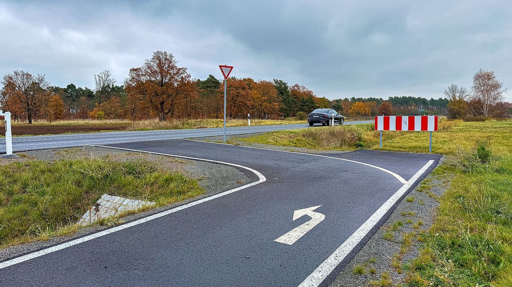 Bis zu dieser Einmündung an der L 129 bei Bergwitz soll der neue Geh- und Radweg von Kemberg aus reichen. Die Arbeiten beginnen in der Ortslage Kemberg und werden abschnittsweise in Richtung Bergwitz vorgezogen.