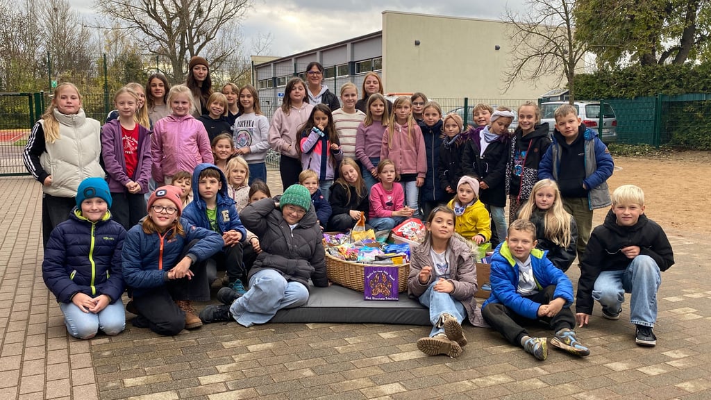Die Kinder des Magdeburger Horts Olvenstedter Tintenkleckse haben fleißig für das städtische Tierheim gesammelt.