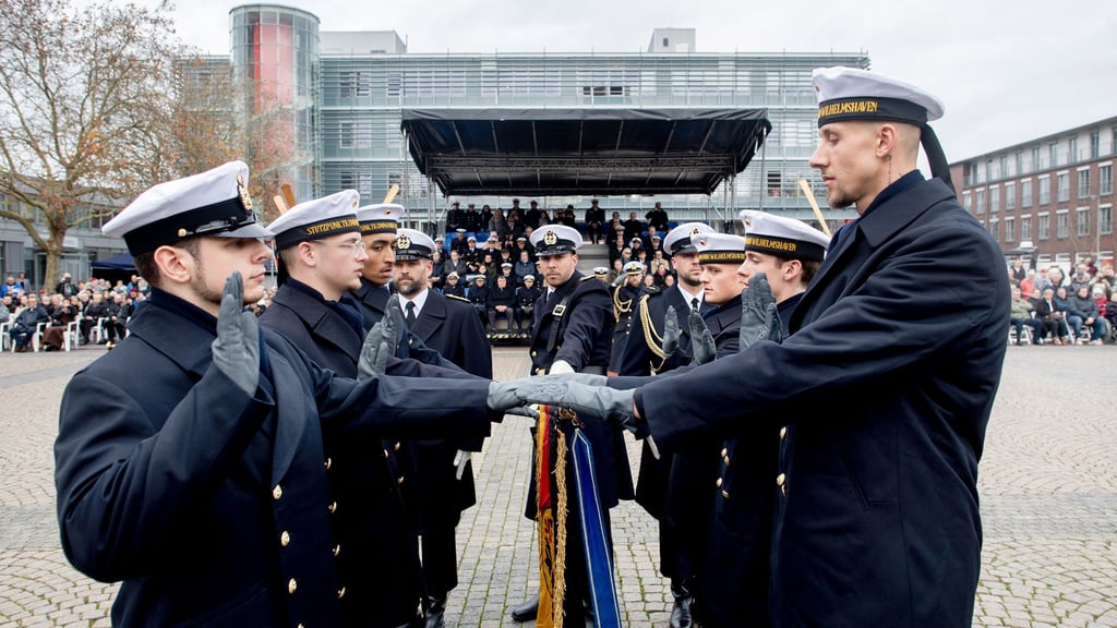 Bei einem Gelöbnis in Wilhelmshaven wurden 84 neue Rekruten vereidigt.