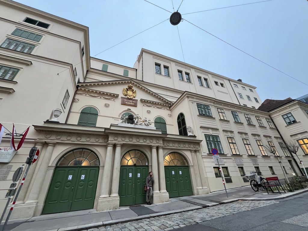 Die Jury würdigte mit dem Preis die Rückkehr des traditionsreichen Hauses nach einer zweijährigen Schließung und umfassenden Renovierung.