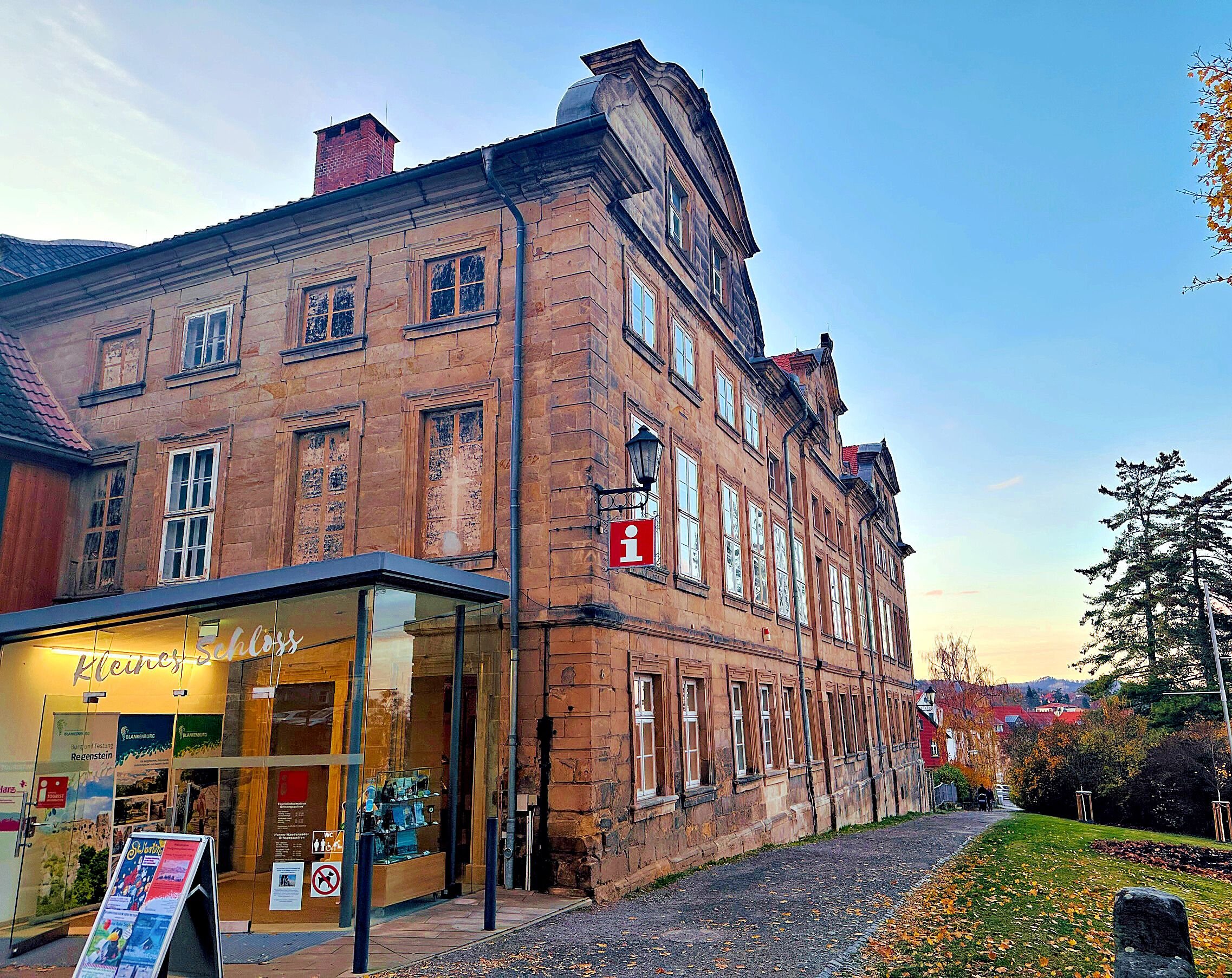 Tourismus im Harz: Von der Eisenbahn zur Kurverwaltung: Die spannende Geschichte des Fremdenverkehrs in Blankenburg