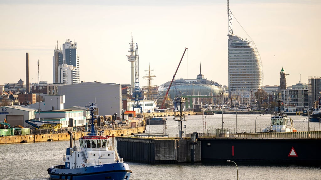 In Bremerhaven sind die Menschen im Bundesdurchschnitt besonders oft überschuldet. (Archivbild)