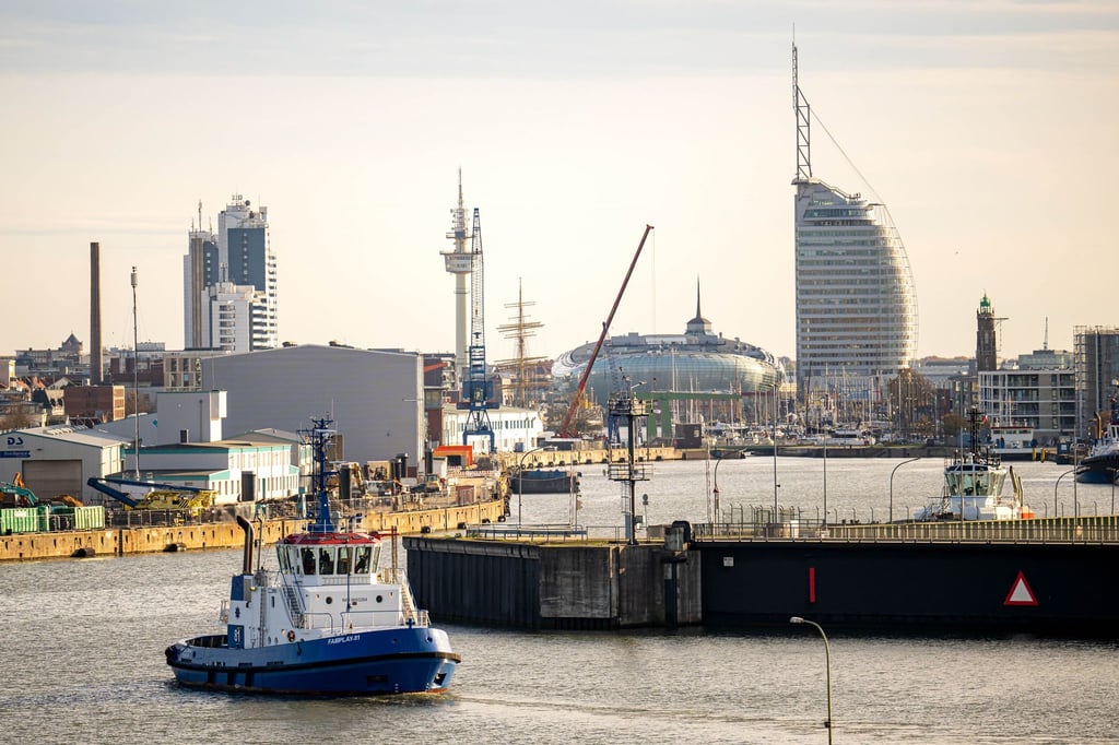 In Bremerhaven sind die Menschen im Bundesdurchschnitt besonders oft überschuldet. (Archivbild)