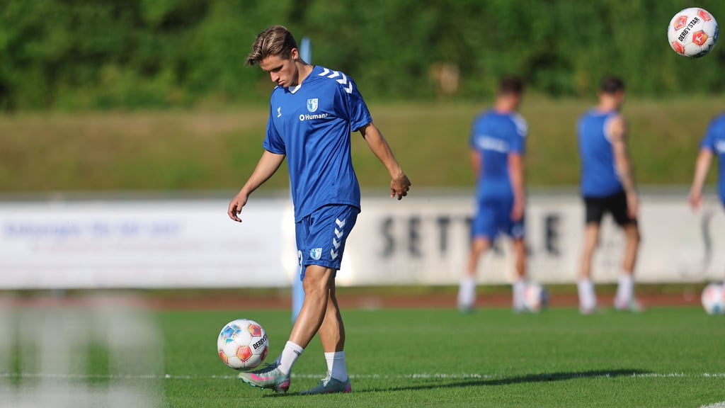 Albert Millgramm vom 1. FC Magdeburg traut sich viel mit der Kugel.