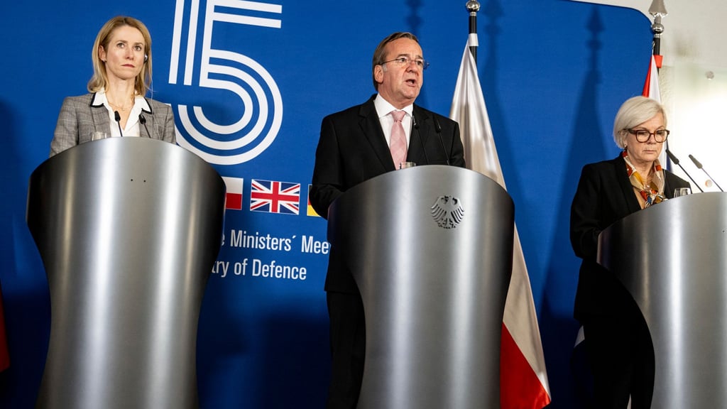 Verteidigungsminister Boris Pistorius kündigt frisches Geld für die Lieferung von US-Rüstungsgütern an die Ukraine an. (Archivbild)