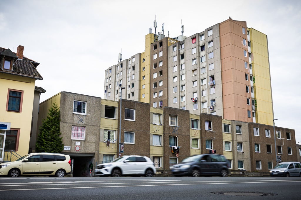 Das Hochhaus nahe dem Göttinger Bahnhof ist verwahrlost. (Archivbild)
