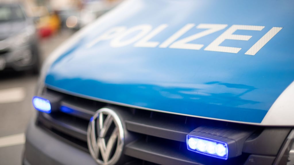 Zwei Personen sind beim Diebstahl von Diesel in Merseburg erwischt worden.