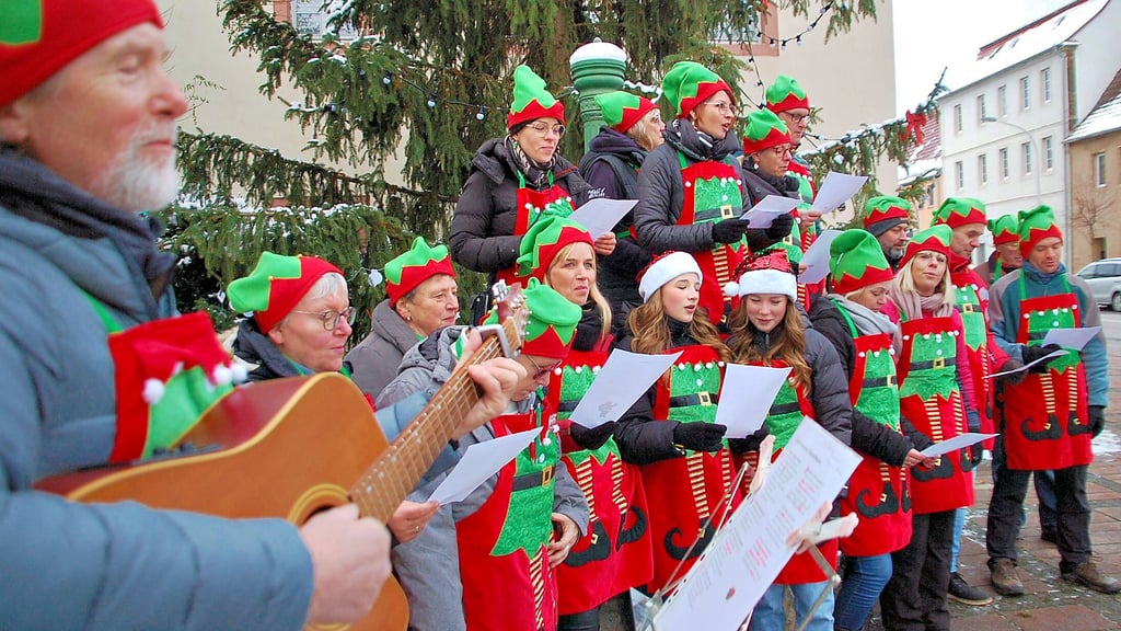 Für den „Lichterzauber“ schlüpfen die Mitglieder des Allstedter Heimatvereins wieder in ihre Wichtelkostüme.