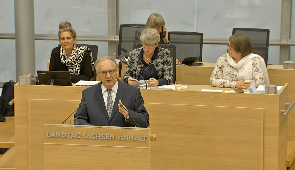 „Es wird am Standort Zerbst auch zukünftig eine entsprechende medizinische Versorgung geben", betonte der Miniterpräsident am 13. November während der Landtagsdebatte zur Schließung der Helios-Klink Zerbst.