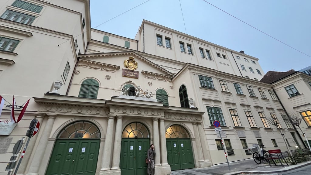 Die Jury würdigte mit dem Preis die Rückkehr des traditionsreichen Hauses nach einer zweijährigen Schließung und umfassenden Renovierung.