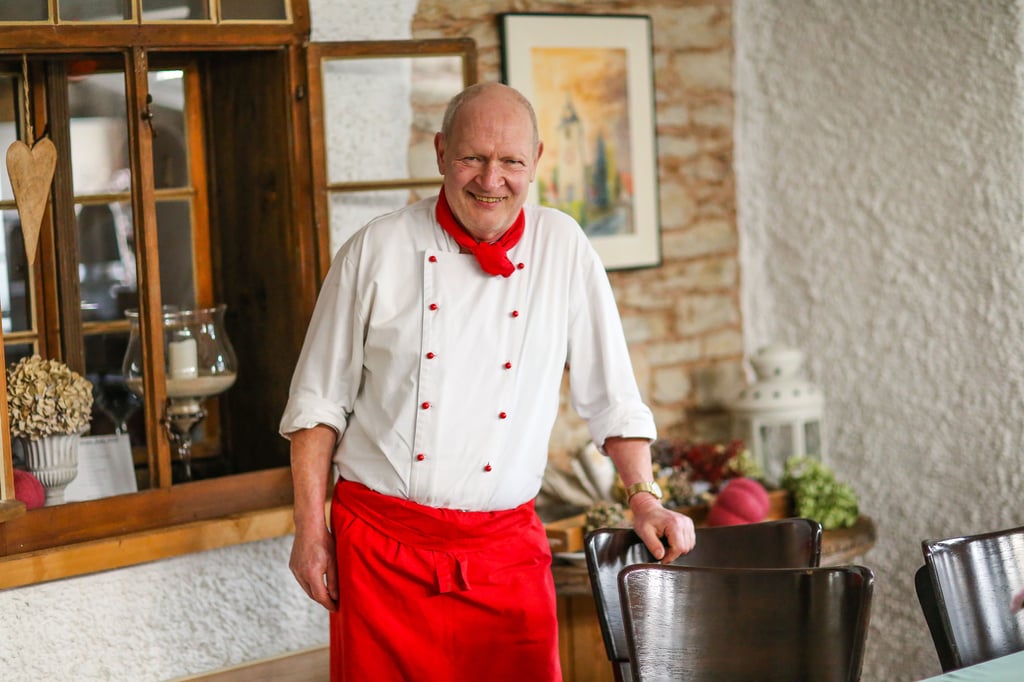 Detlev Donner ist Koch im Gasthaus Schortau. 