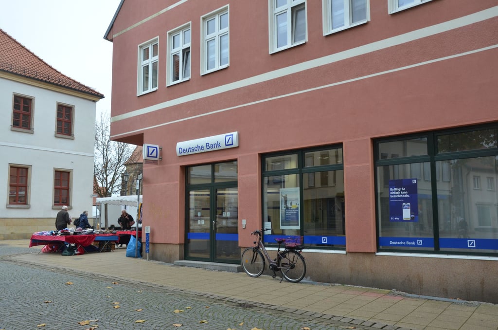 Die Deutsche Bank wird sich demnächst aus Oschersleben zurückziehen. Eine Zusammenlegung mit dem Standort in Wernigerode ist vorgesehen.