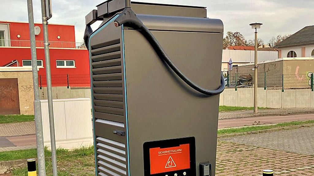  Das Kabel der Schnellladestation der Stadtwerke Hettstedt GmbH wurde abgeschnitten und gestohlen. 