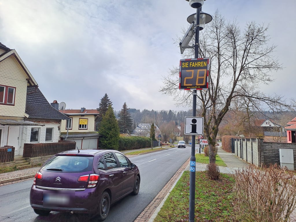 Die Tempotafel in Elend soll 2026 an einem anderen Ort angebracht werden.