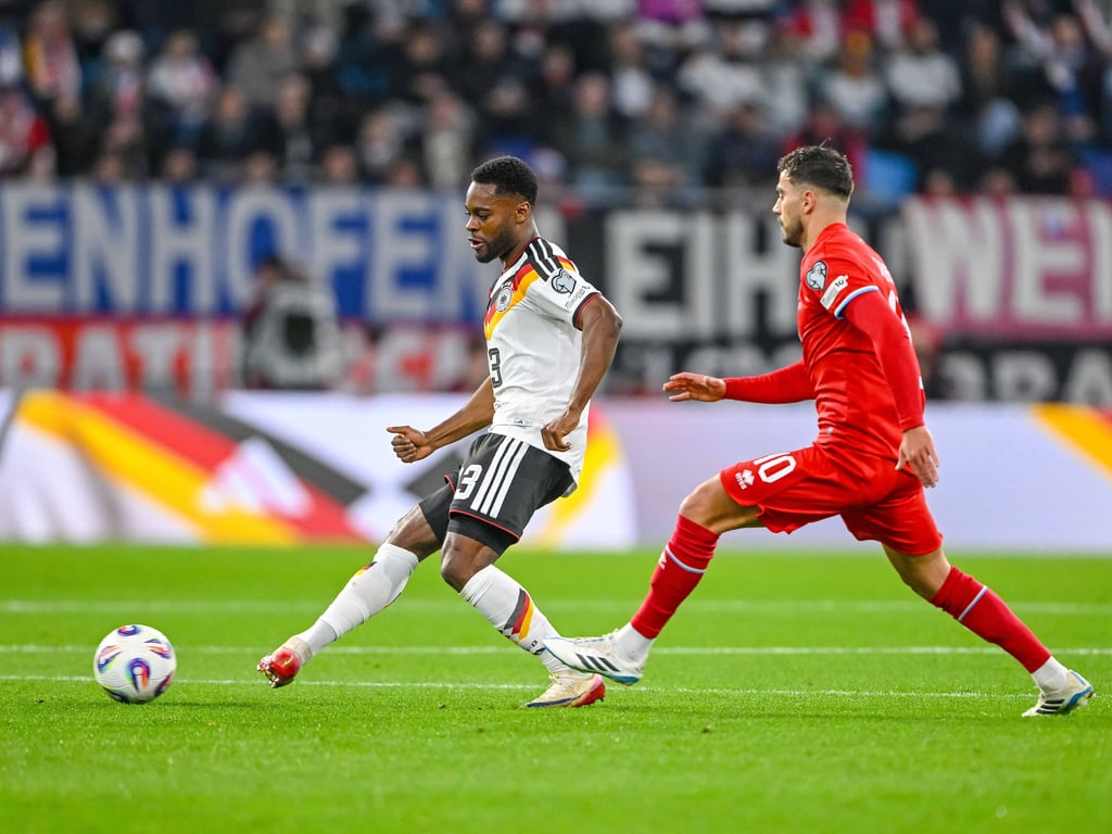 RB-Prodi Ridle Baku (l.) enteilt Luxemburgs Spielmacher Sinani